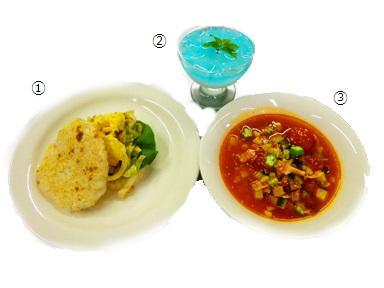 ライスバーガーとゼリー、ミネストローネがならんだ写真