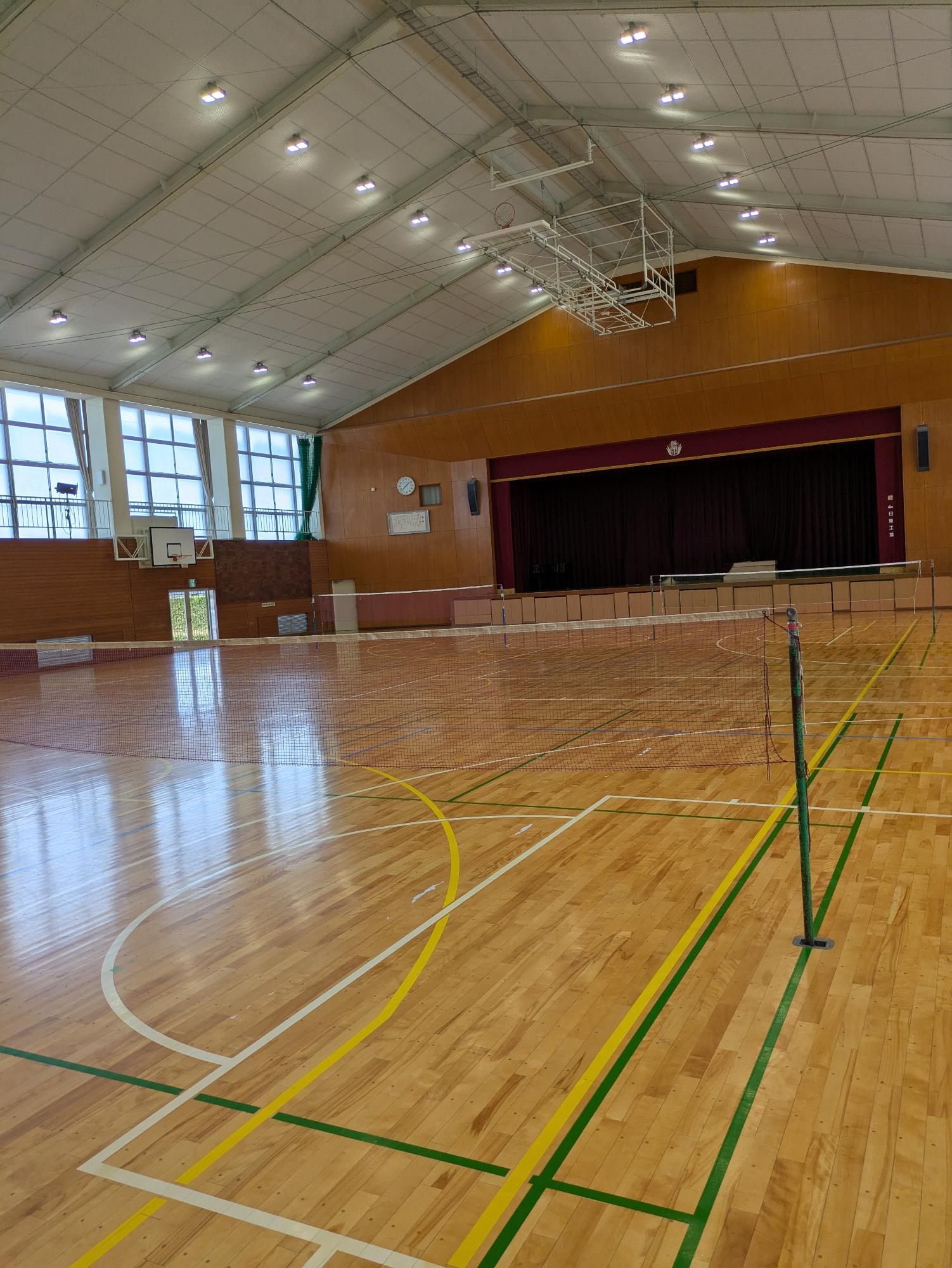 南中学校体育館