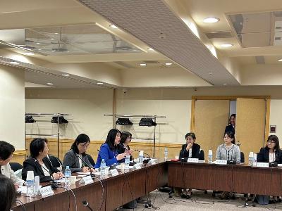 女性市長によるこども・子育て施策に関する勉強会に出席しました。
