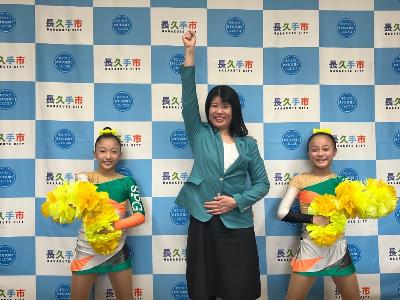 全国大会に出場するチアリーディングクラブの二人が表敬訪問に来てくださりました。
