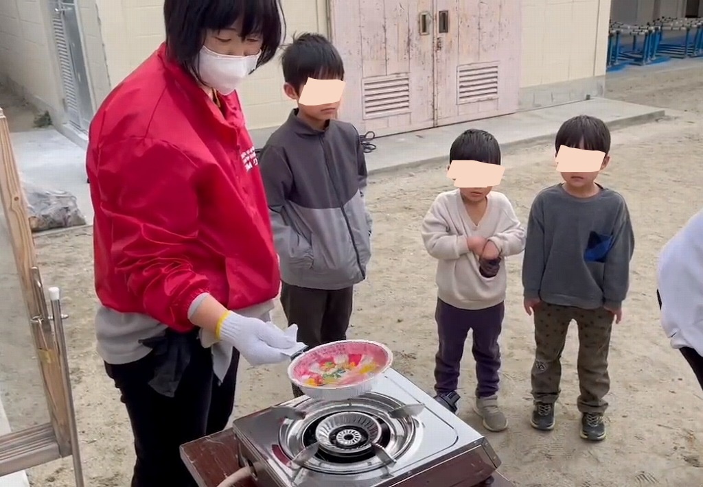 交流会で、メタンガスを使ってポップコーンを作りました