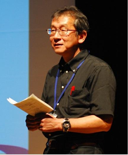 山崎基浩さんが講義をしている写真