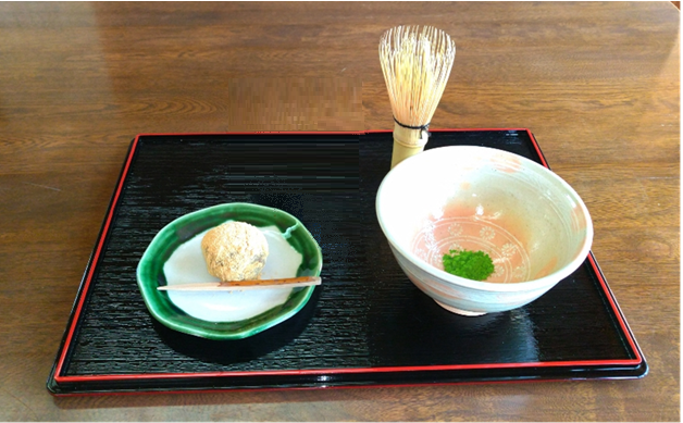 抹茶を点てる道具と和菓子