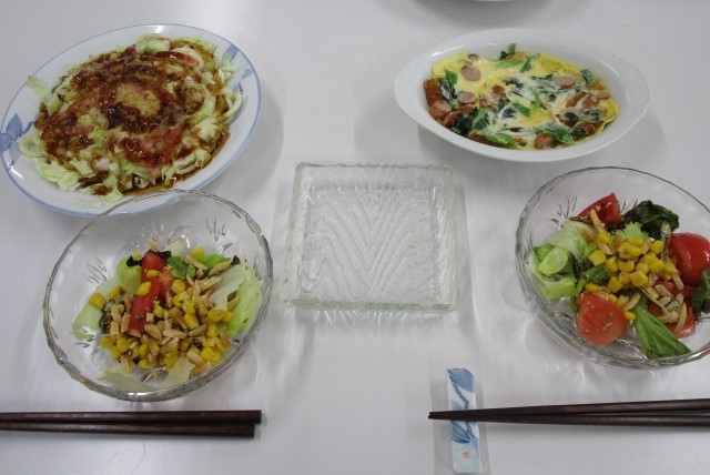 お好み焼き風うどん、食パンキッシュ