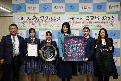 東邦高校マーチングバンド部の方との記念撮影写真
