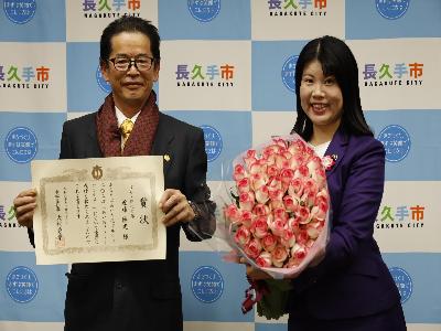 あいち花マルシェ2024において愛知県知事賞を受賞された近藤隆光さんが報告に来てくださいました。