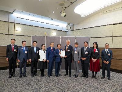 自民党愛知県支部連合会役員及び愛知県連所属国会議員と愛知県市長会との意見交換会に出席しました。