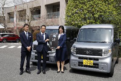 企業版ふるさと納税を活用し電気自動車のご寄附をいただいたお礼を込めて株式会社ホンダ販売名東様に感謝状の贈呈を行いました。